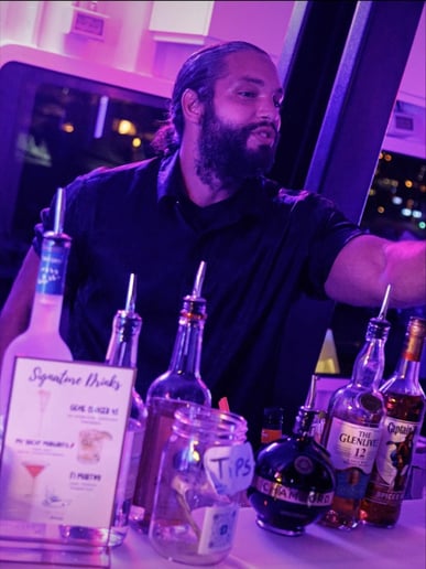 Gallery photo 3 of Bartender