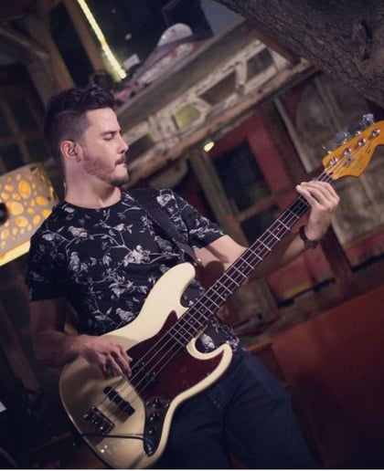 Gallery photo 1 of Andre Arroyo - Bassist