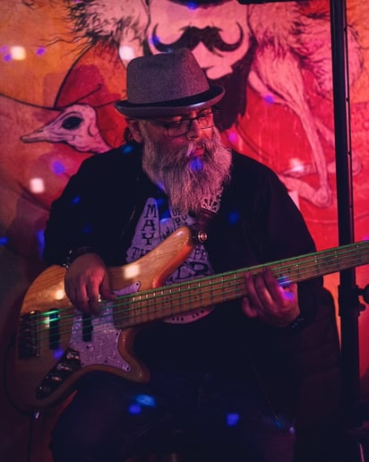Gallery photo 2 of Bassman Julz
