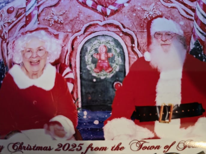 Gallery photo 3 of Bayou Santa Buddy & Mrs. Claus