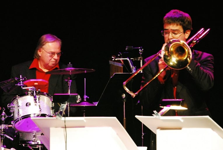Gallery photo 4 of Hot Horns