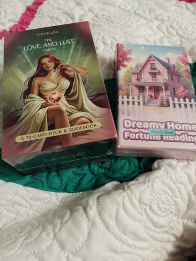 Gallery photo 12 of Jazlyn Reads