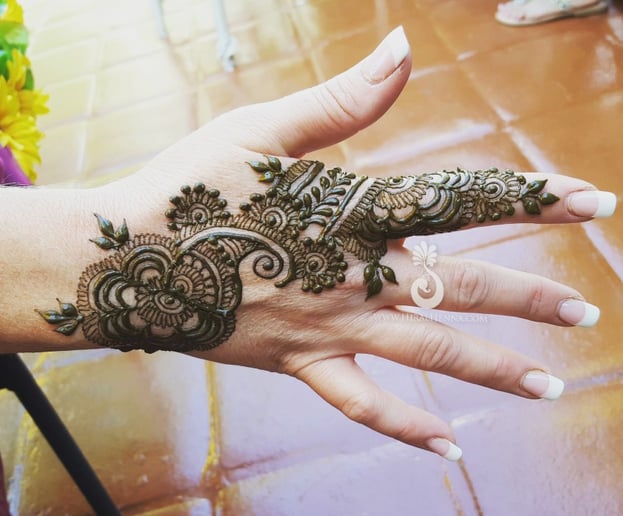 Gallery photo 3 of Beautiful Henna Mehndi Body Art