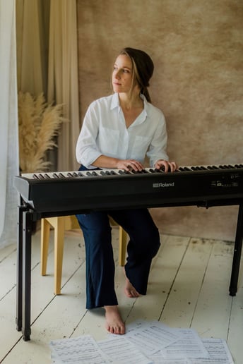Gallery photo 10 of Becky Reesor - Soulful piano for upscale events