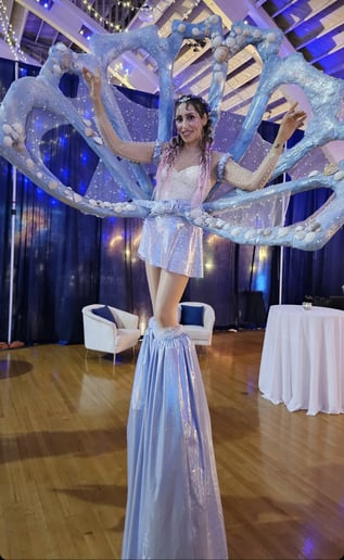 Gallery photo 8 of Bella Maia Stilt Walks
