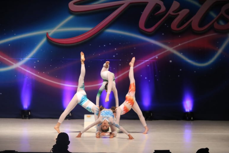 Gallery photo 6 of Belle Lignes Contortion