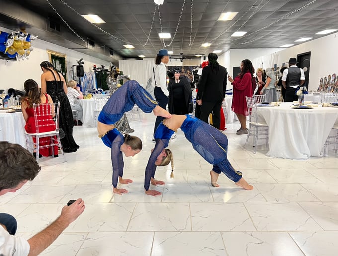 Gallery photo 7 of Belle Lignes Contortion