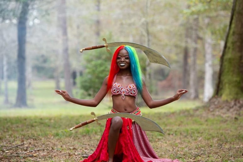 Gallery photo 4 of Belly Dancer Wisdom Duhe