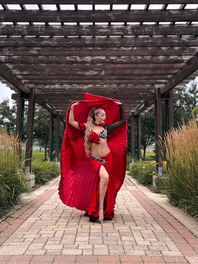 Gallery photo 3 of Juliet V - Bellydancer