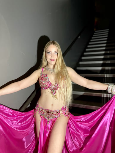Gallery photo 5 of Juliet V - Bellydancer
