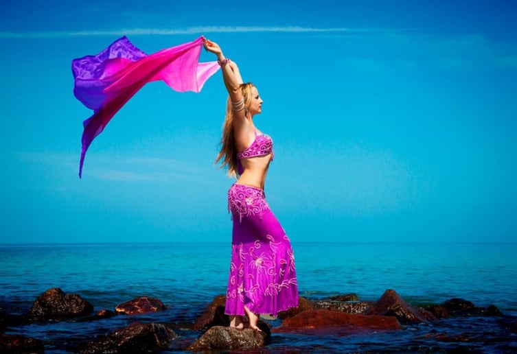 Gallery photo 3 of Bellydancer/Hula dancer/Showgirl/Model