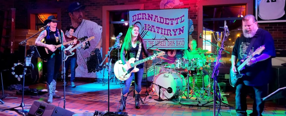 Gallery photo 1 of Bernadette Kathryn & Lonely Days Band