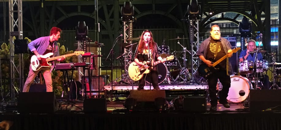 Gallery photo 2 of Bernadette Kathryn & Lonely Days Band