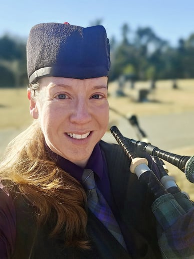Gallery photo 4 of Beth the Bagpiper