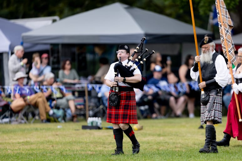 Gallery photo 3 of Beth the Bagpiper