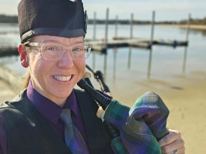 Gallery photo 5 of Beth the Bagpiper