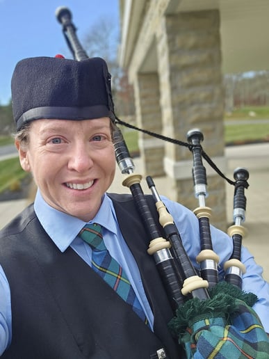 Gallery photo 6 of Beth the Bagpiper