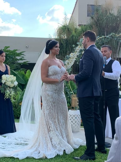 Gallery photo 2 of Bilingual wedding officiant