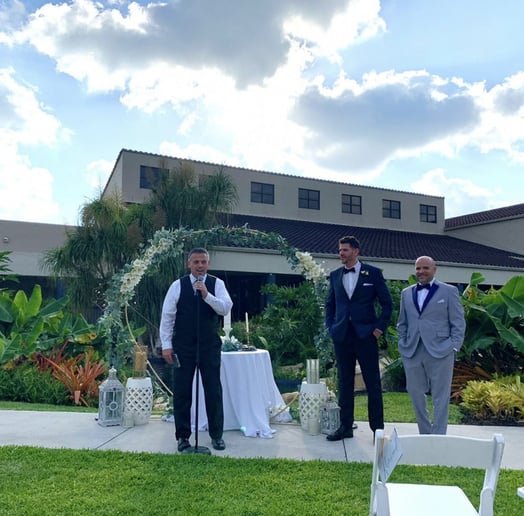 Gallery photo 3 of Bilingual wedding officiant