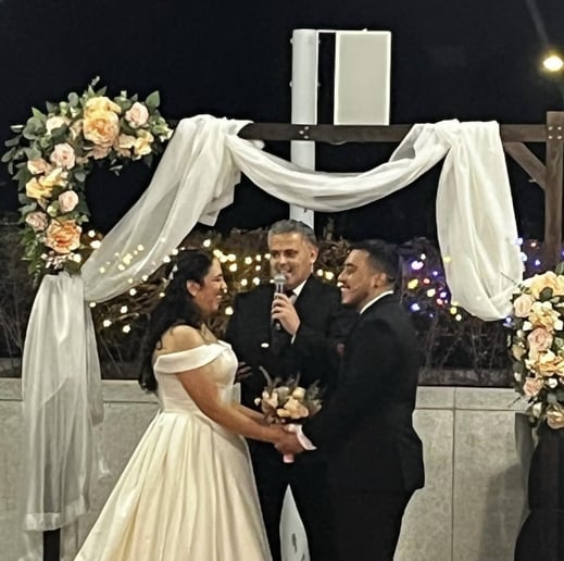 Gallery photo 8 of Bilingual wedding officiant