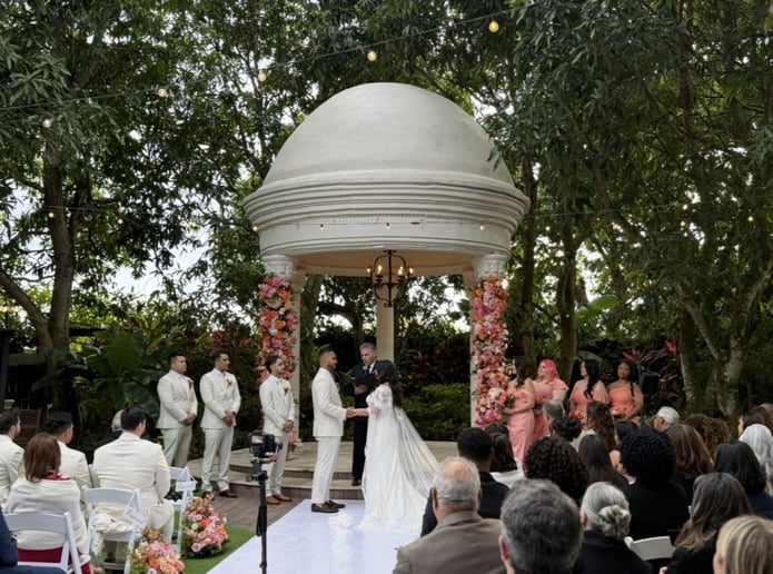 Gallery photo 10 of Bilingual wedding officiant