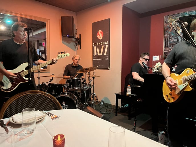 Gallery photo 9 of Streetlife Serenade "The Billy Joel Experience"
