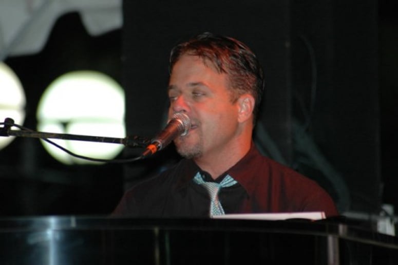 Gallery photo 8 of Billy Joel Tribute 'The Stranger'