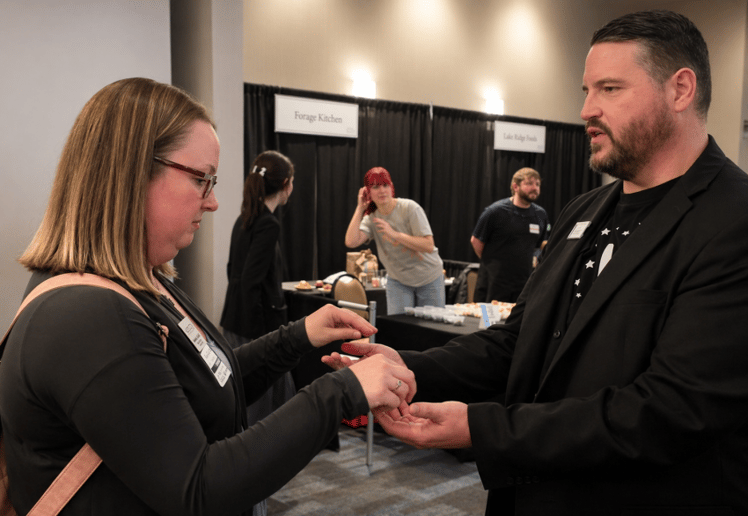 Gallery photo 2 of Jonathan Elkins - Magician