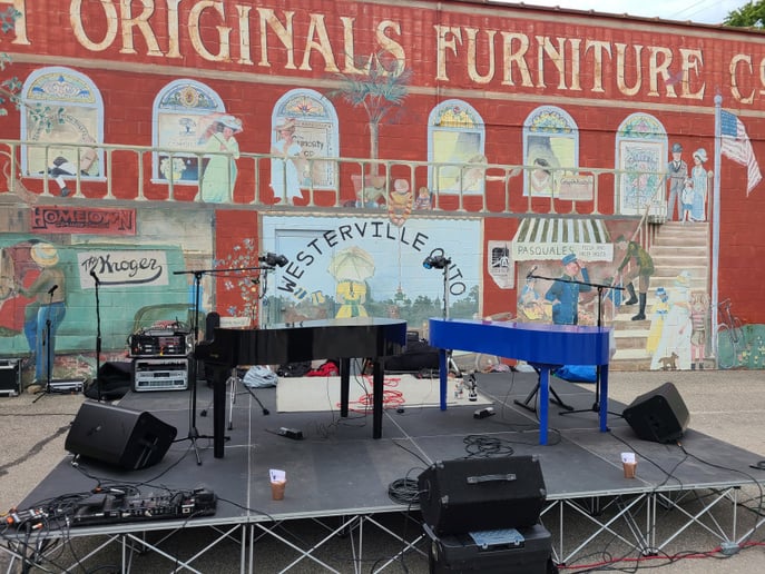 Gallery photo 3 of Black and Blue Dueling Pianos