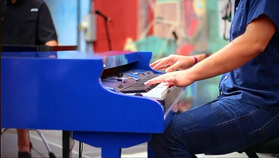 Gallery photo 5 of Black and Blue Dueling Pianos