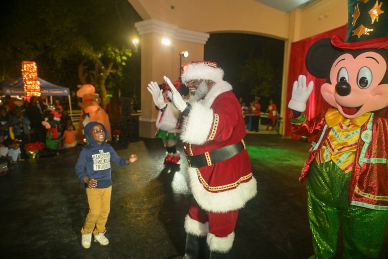 Gallery photo 10 of Black Santa Harold Miami