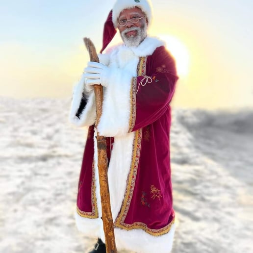 Gallery photo 1 of Santa Myk