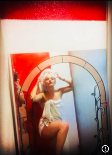 Gallery photo 1 of New Age Marilyn