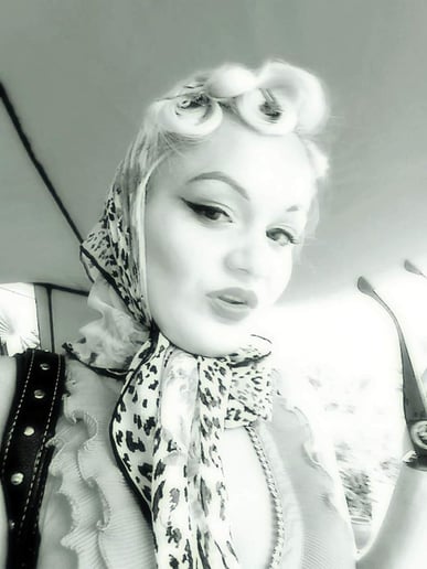 Gallery photo 2 of New Age Marilyn