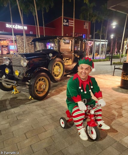Gallery photo 22 of Santa and Mrs Claus for Hire