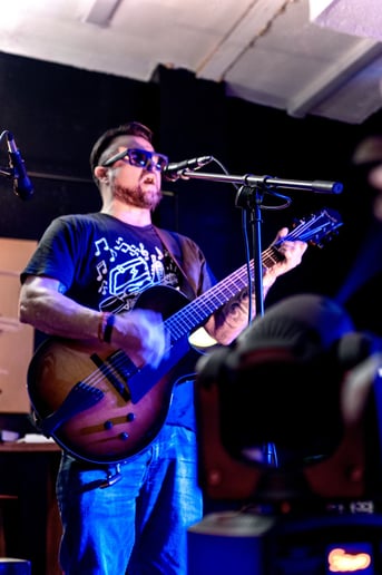 Gallery photo 4 of Blues n’a Suitcase