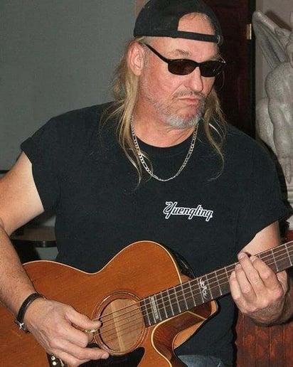 Gallery photo 1 of Bob E