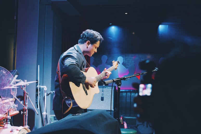 Gallery photo 6 of Bob Ma - Solo Acoustic Guitar