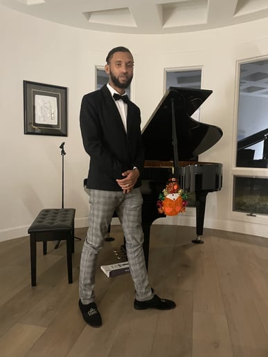 Gallery photo 4 of Bob The Pianist