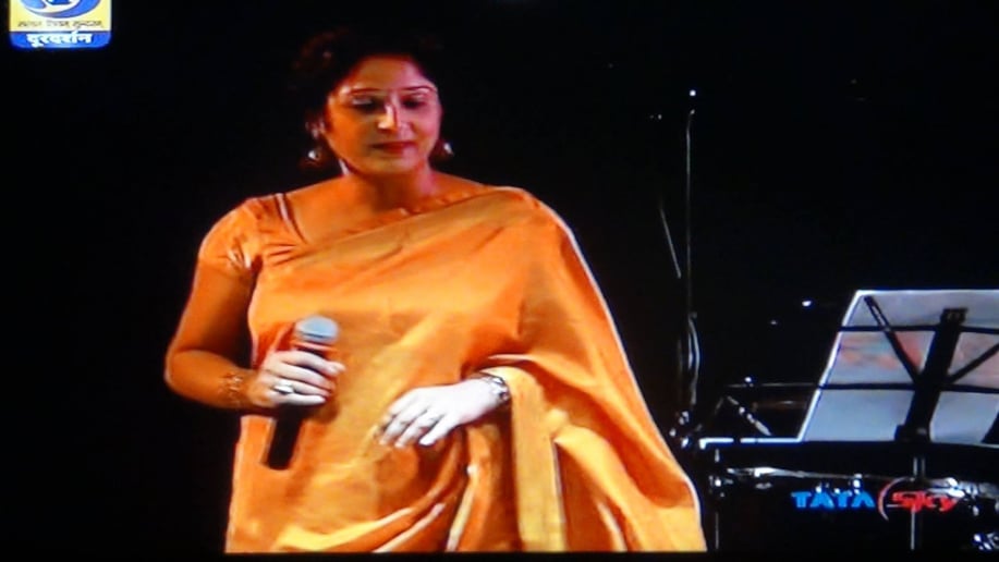 Gallery photo 1 of Bollywood Solo and Band Performer