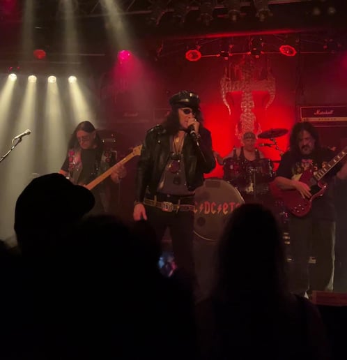 Gallery photo 4 of "Bon Scott's Last Set!"