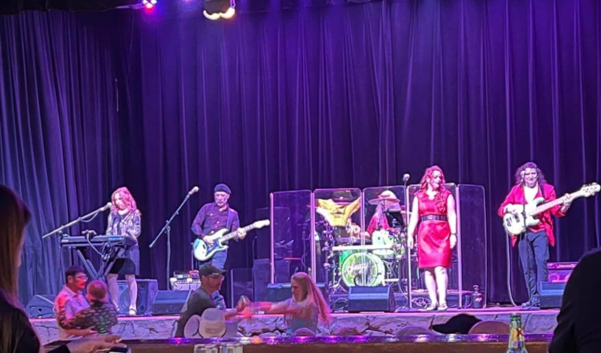 Gallery photo 2 of SAUCY BAND Tribute Act to the 70's Dance Hits "BOOGIE WAVE"