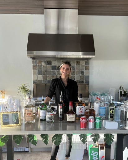 Gallery photo 4 of Boozin' & Cruisin' Bartending Services