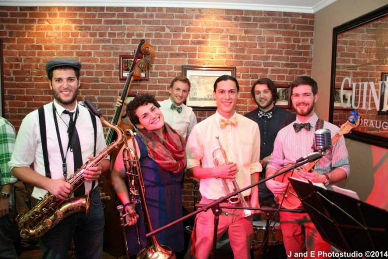 Gallery photo 1 of Bottoms Up Dixieland Jazz Band