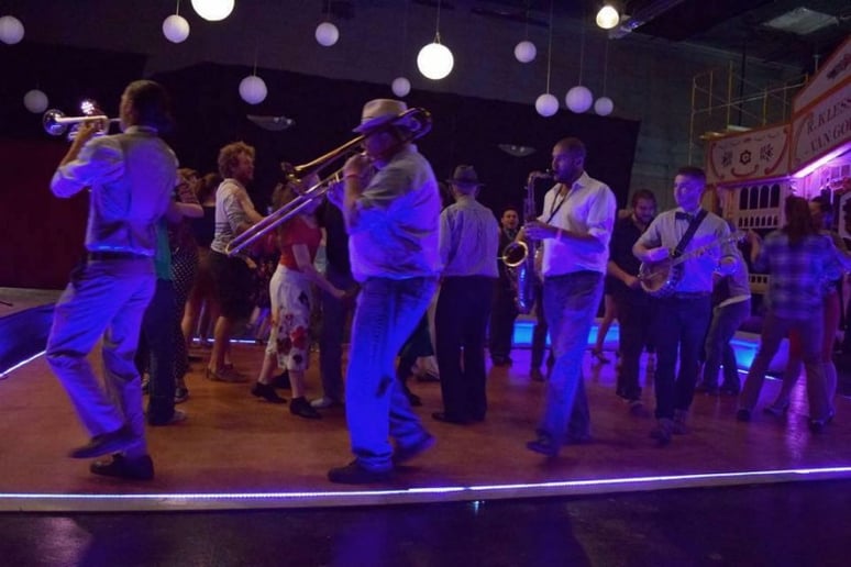 Gallery photo 2 of Bottoms Up Dixieland Jazz Band