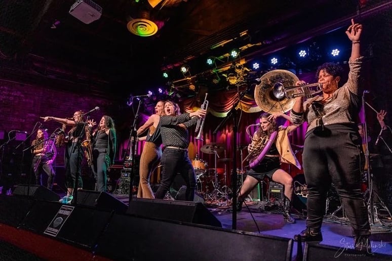 Gallery photo 1 of Brass Queens