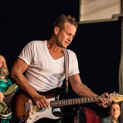 Gallery photo 4 of Brian Naughton Band