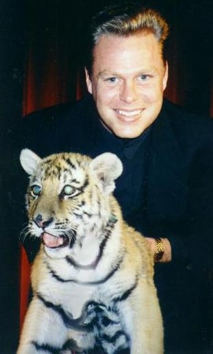 Gallery photo 2 of Brock Edwards Magic Extravaganza
