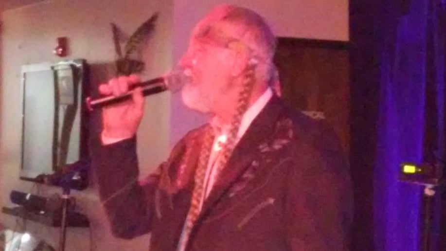 Gallery photo 10 of Bryce & Cindy Live Jukebox Style