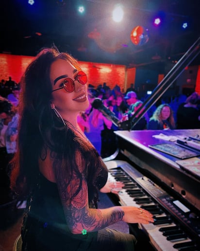 Gallery photo 8 of B's Keys Dueling Pianos